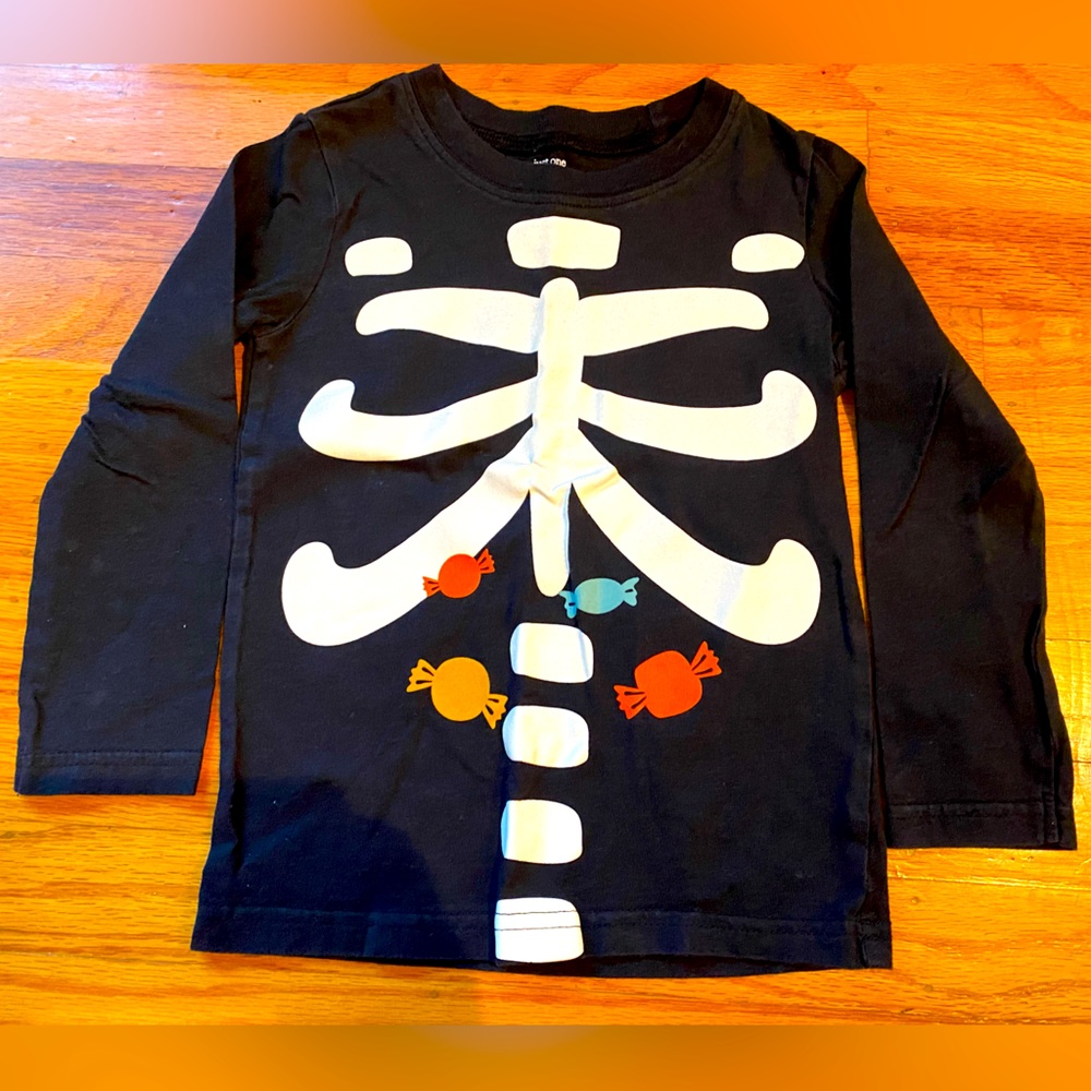 Halloween glow in the dark skeleton shirt, size 3T